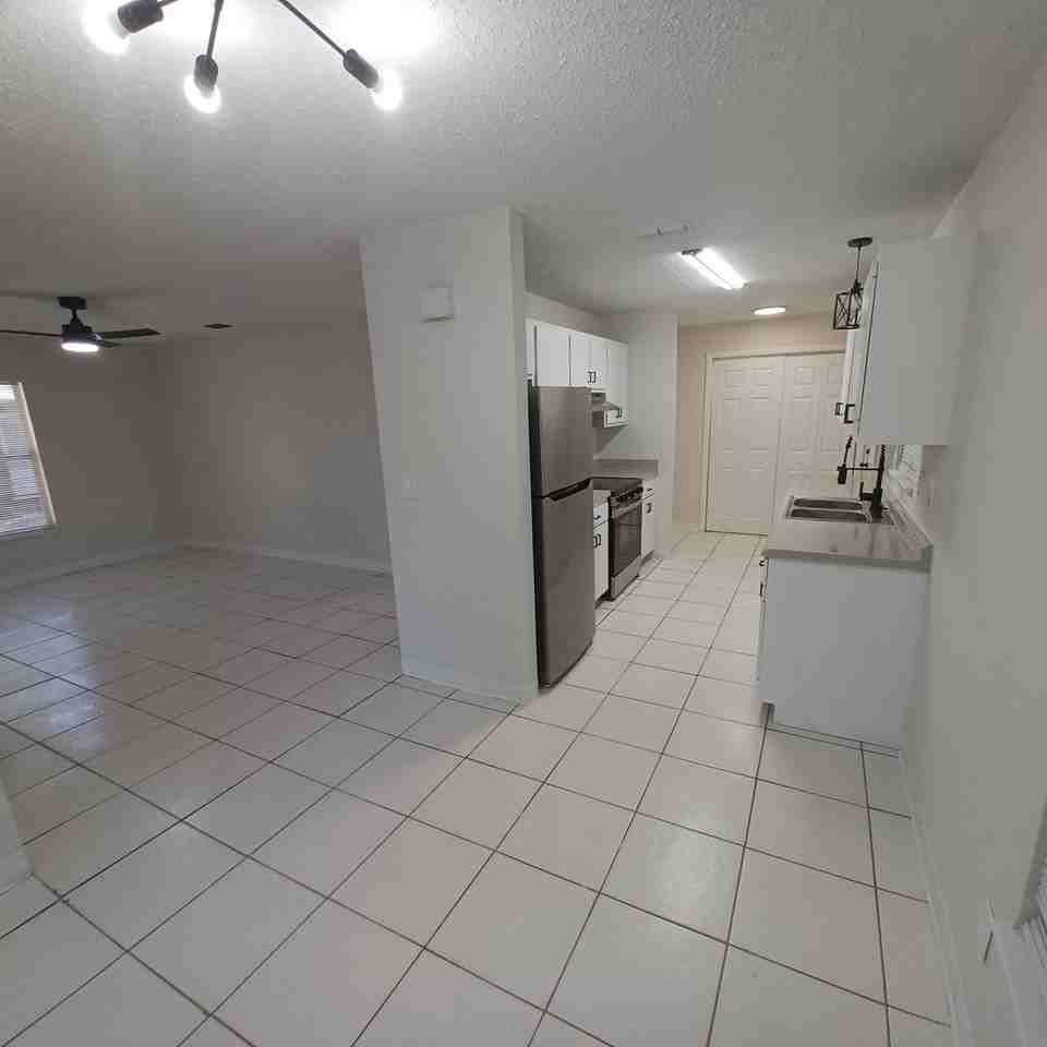 253 Stilwell Ave - Photo 6 of 19