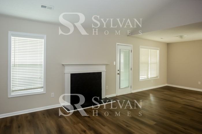 1710 Rosewell Dr - Photo 5 of 16