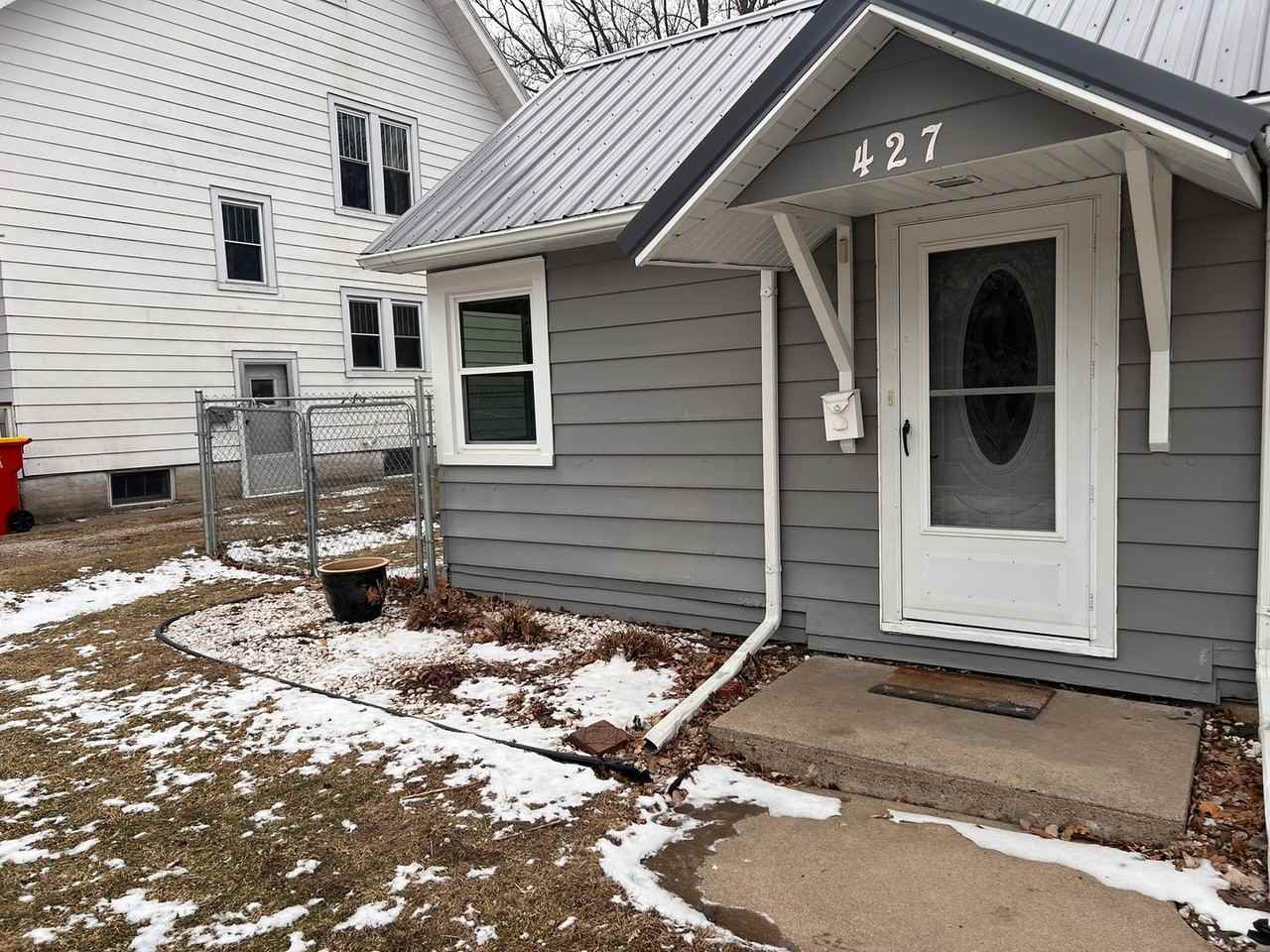 427 Cedar St - Photo 4 of 47