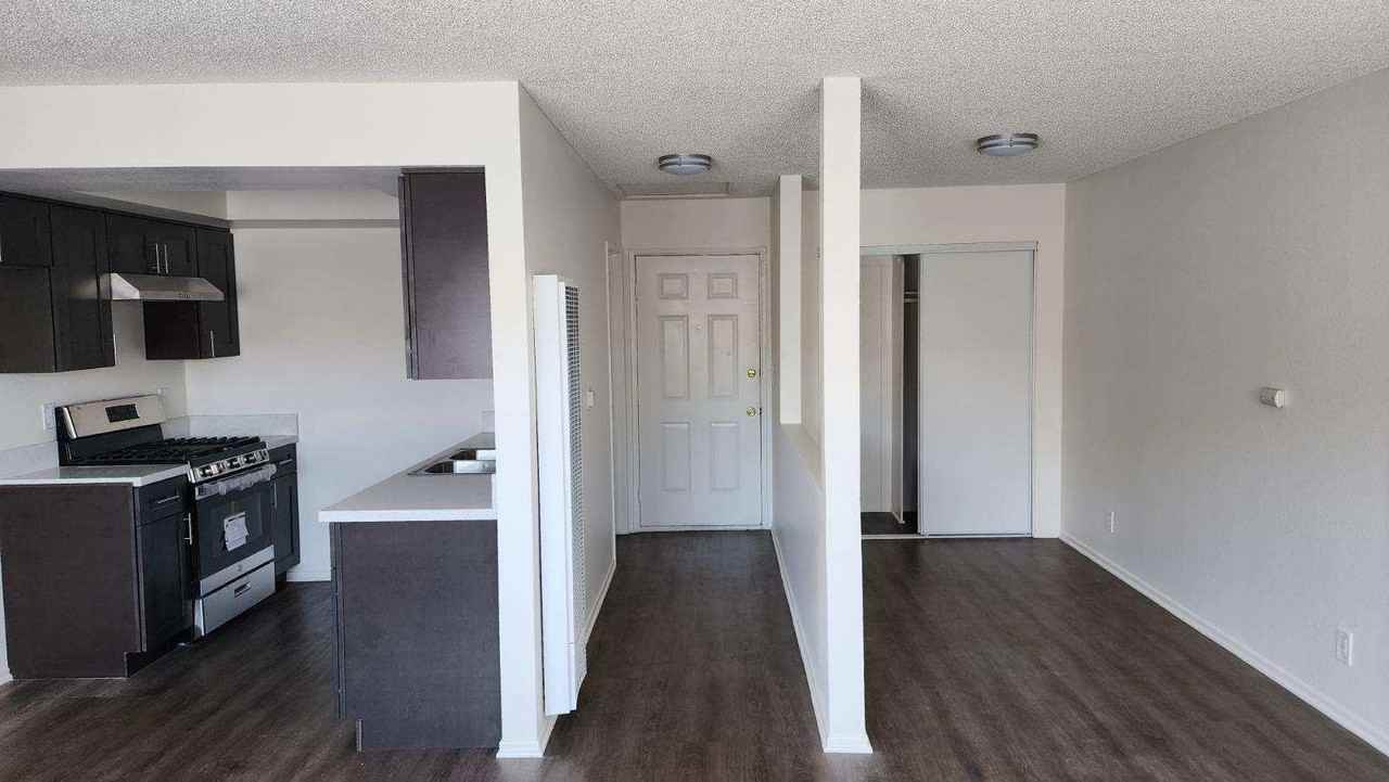 663 W 5th St - Photo 5 of 10