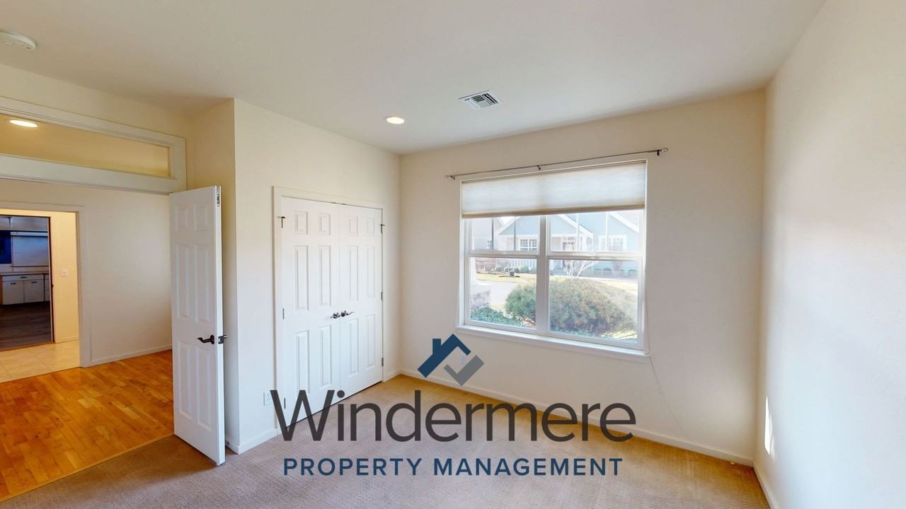 721 Se Swainson Ln - Photo 4 of 21