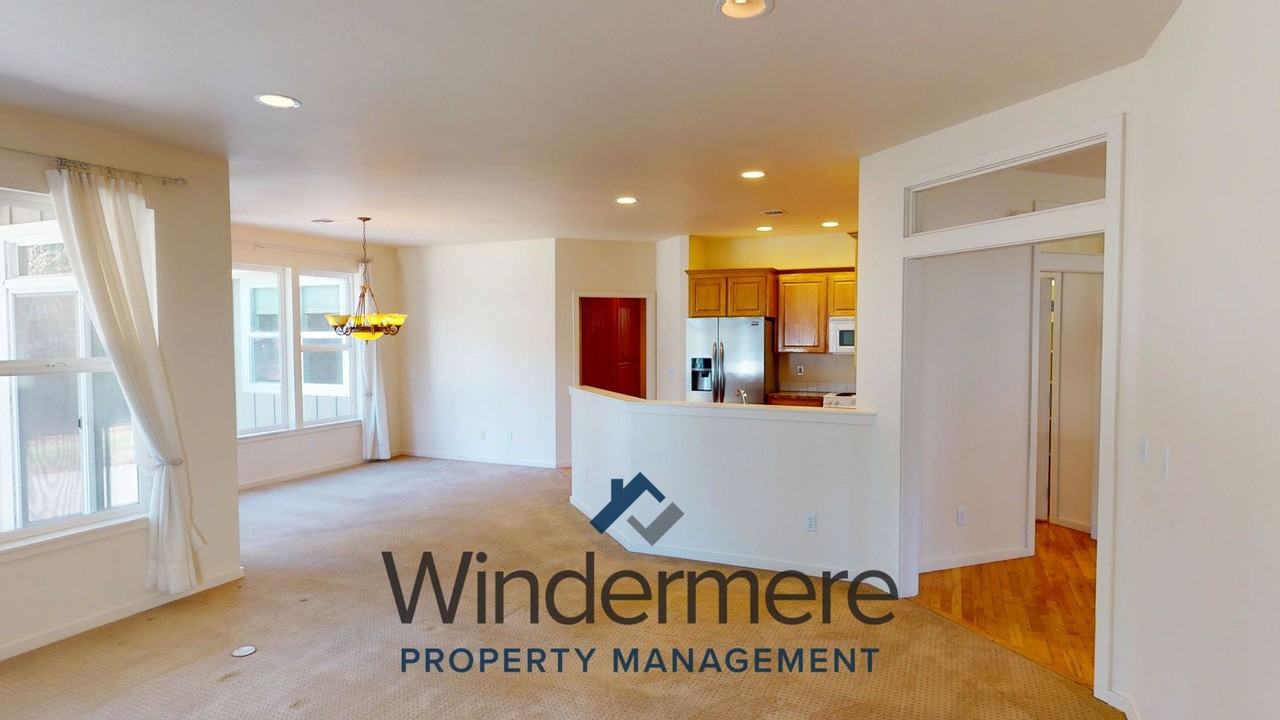 721 Se Swainson Ln - Photo 5 of 21