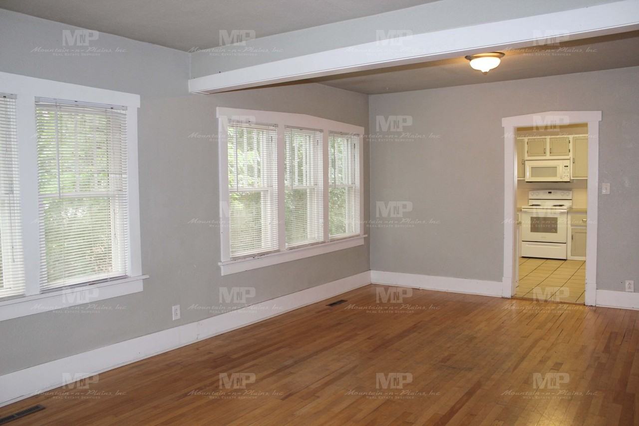 639 S Whitcomb St - Photo 2 of 17