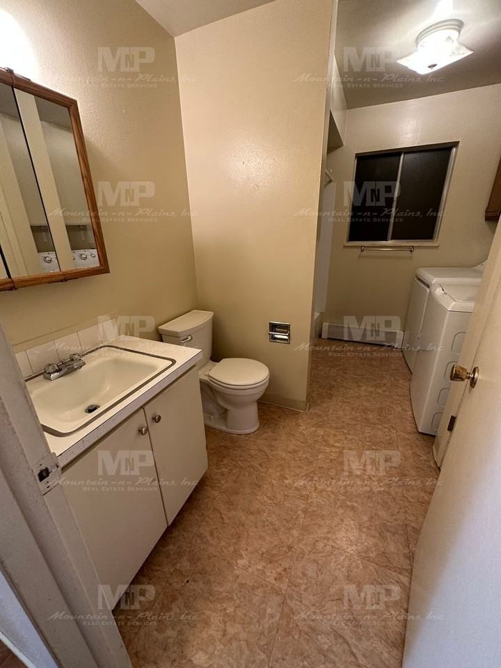 1101 S Bryan Ave - Photo 7 of 12