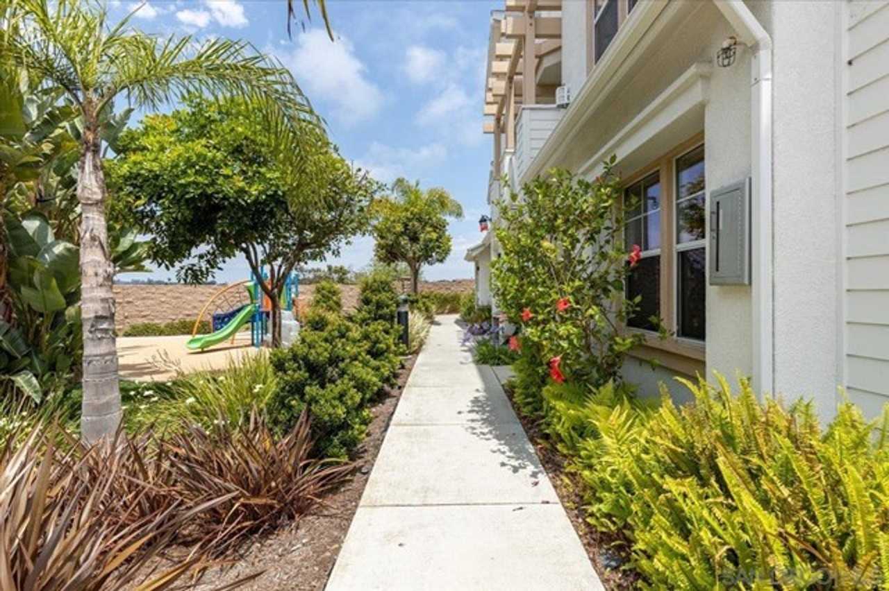 840 Harbor Cliff Way #299 - Photo 4 of 50