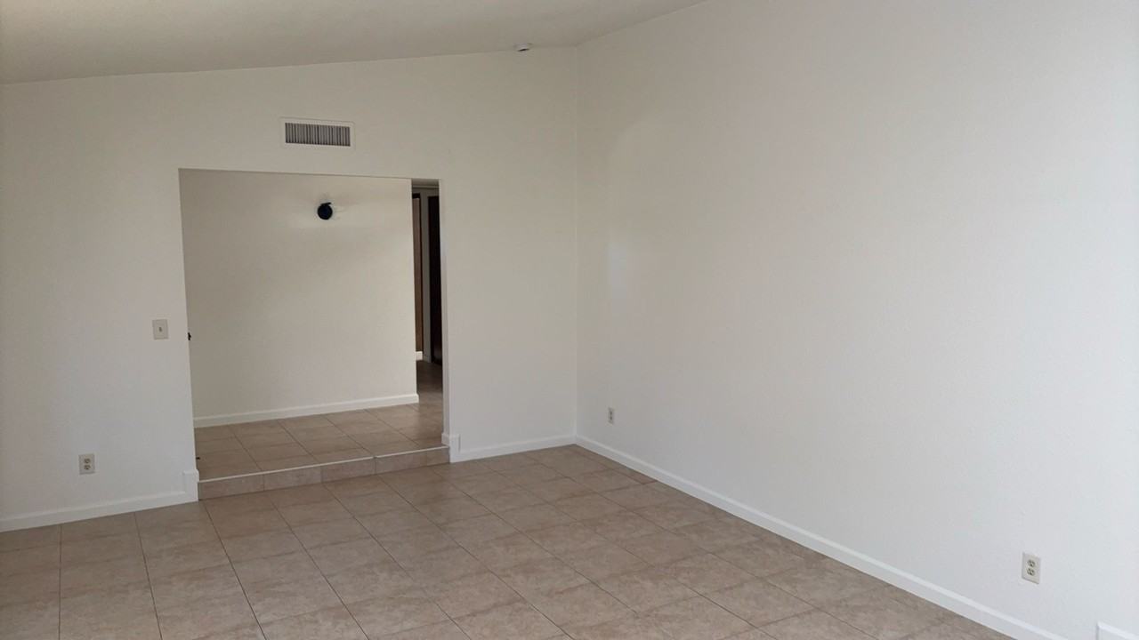 741 W Coral Gables Dr - Photo 3 of 8