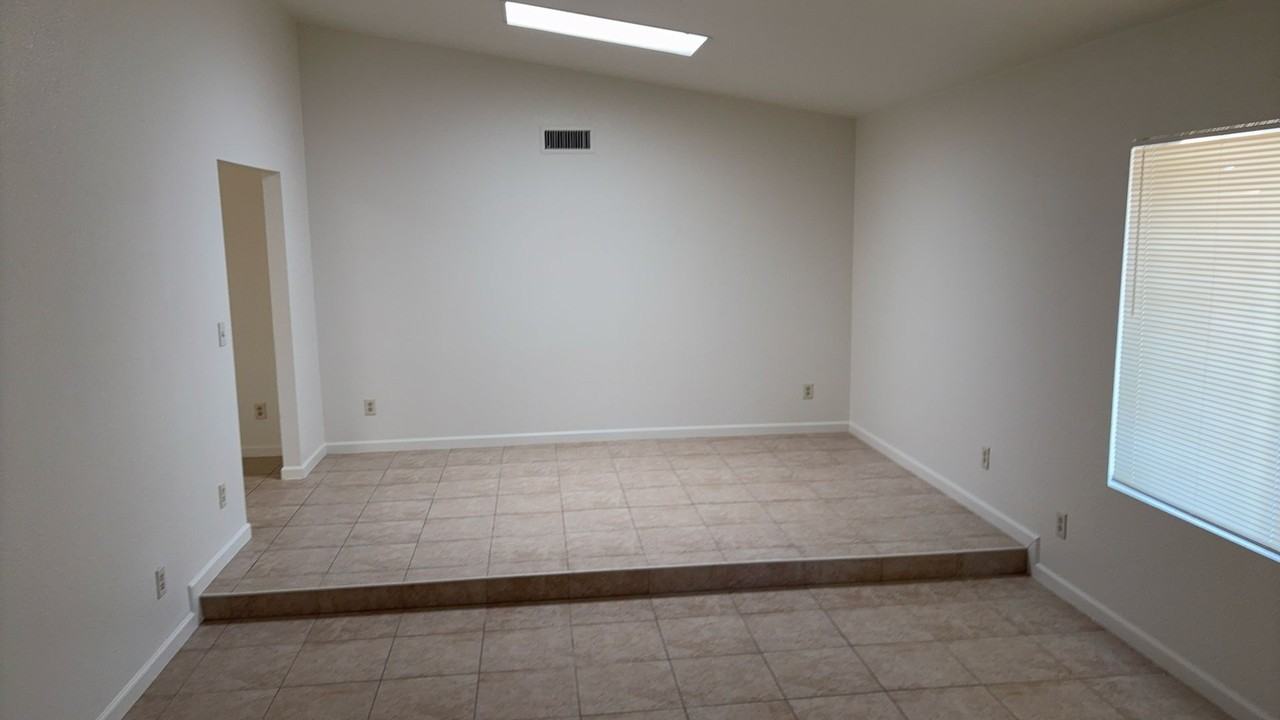 741 W Coral Gables Dr - Photo 4 of 8