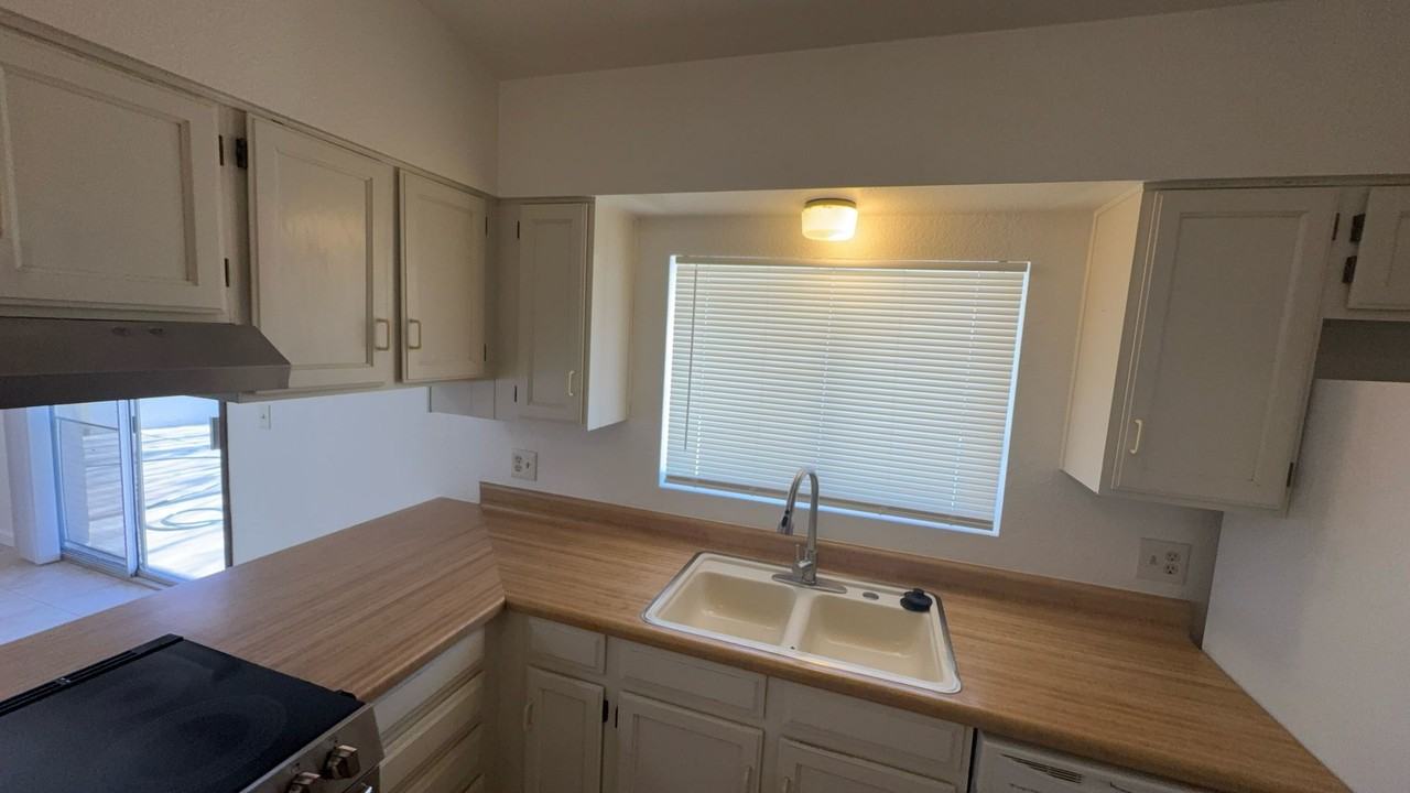 741 W Coral Gables Dr - Photo 6 of 8