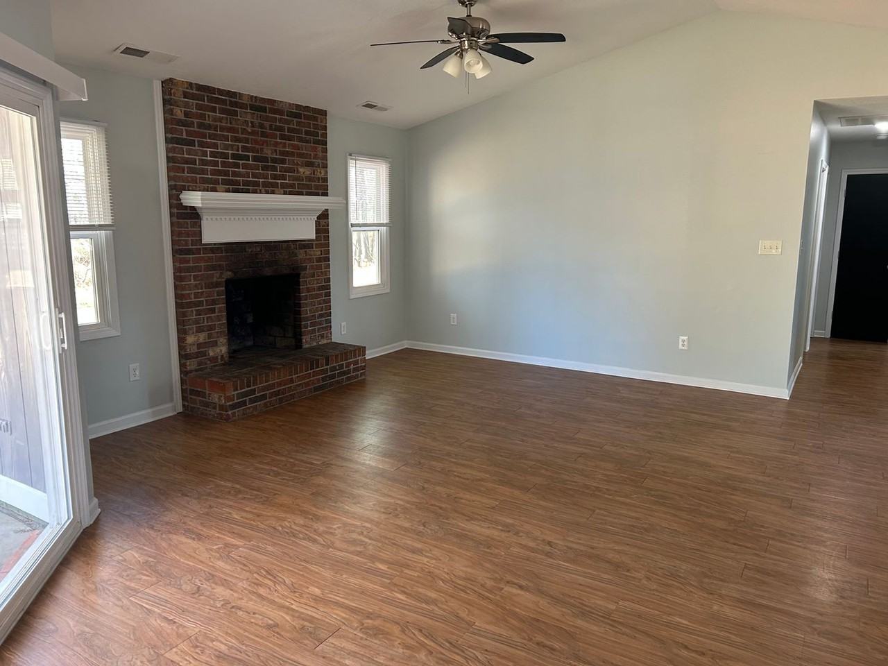 2413 Saddleridge Dr - Photo 3 of 8