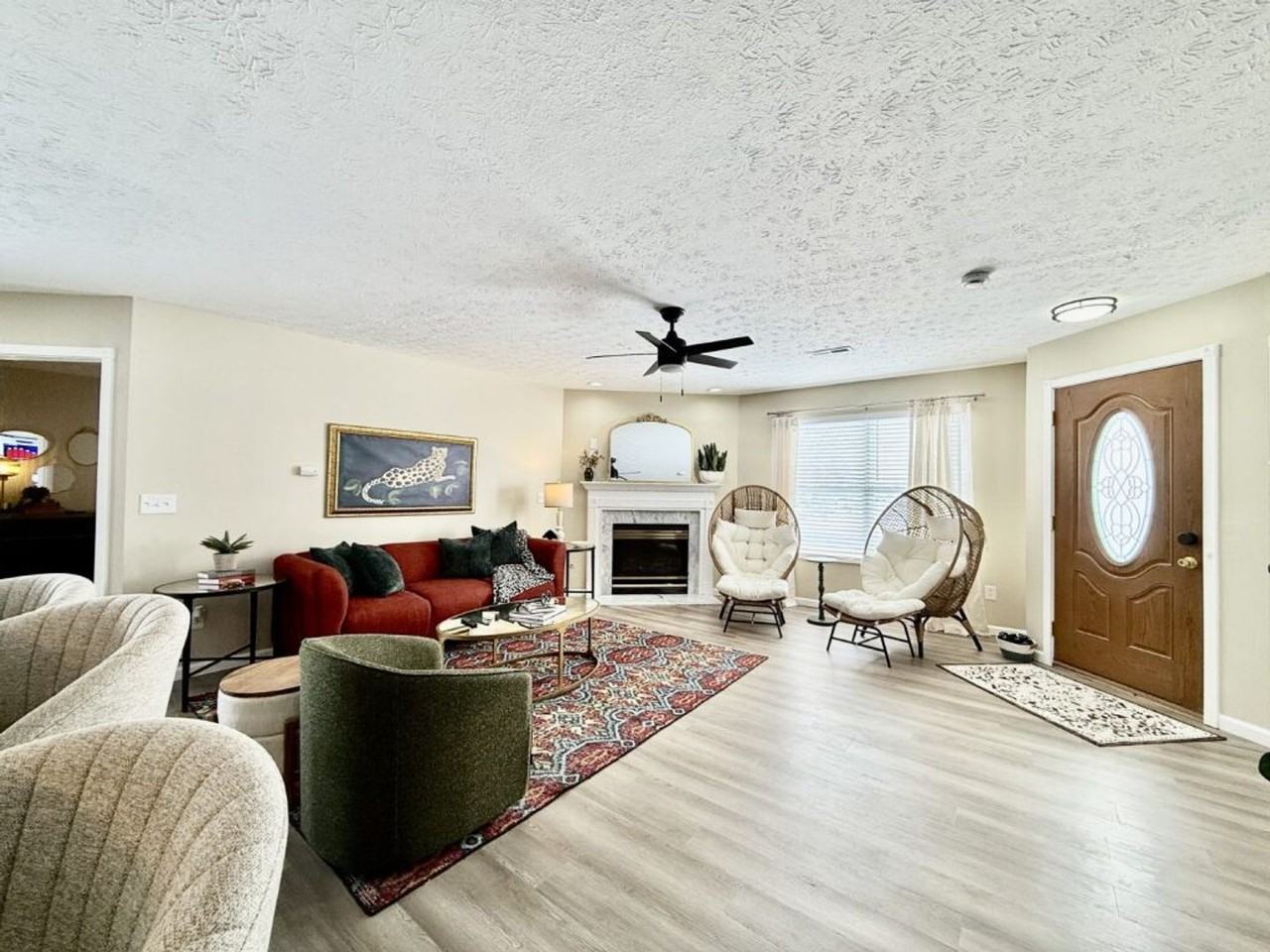 930 Leora St - Photo 4 of 27