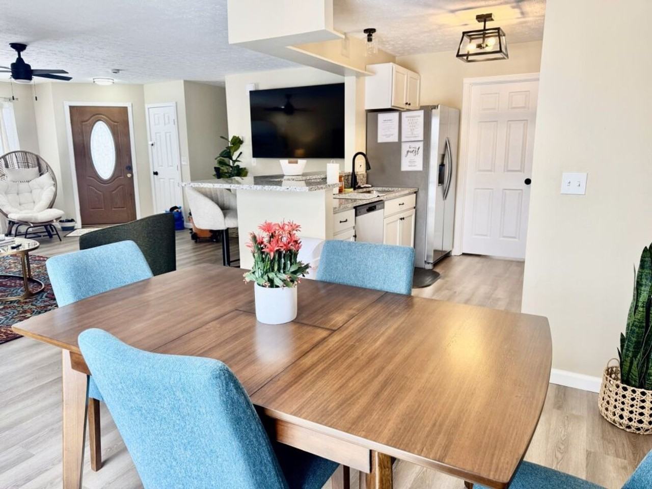 930 Leora St - Photo 6 of 27