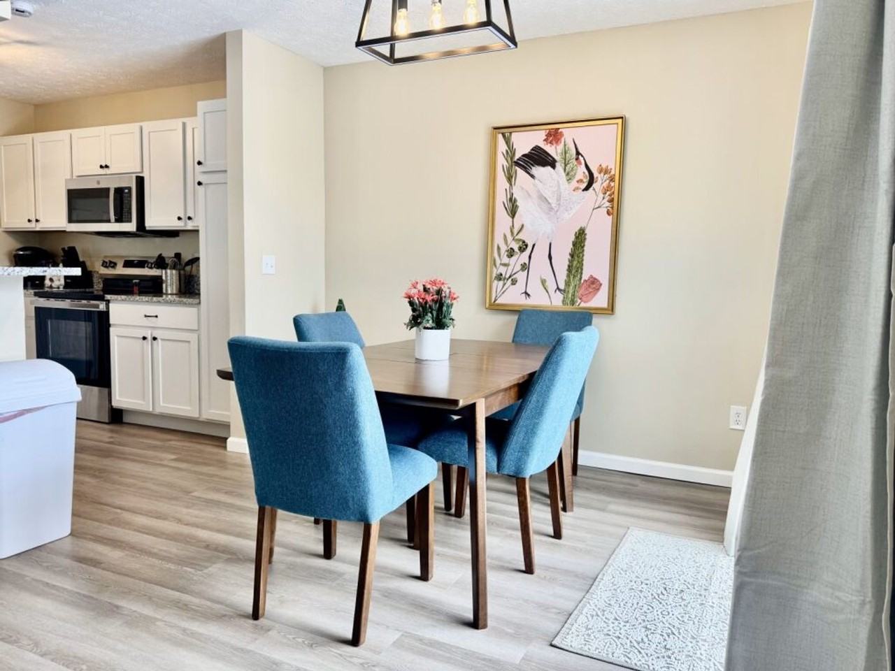 930 Leora St - Photo 7 of 27