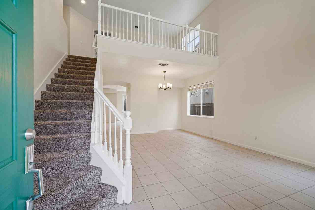 1263 Montgomery Ln - Photo 4 of 50