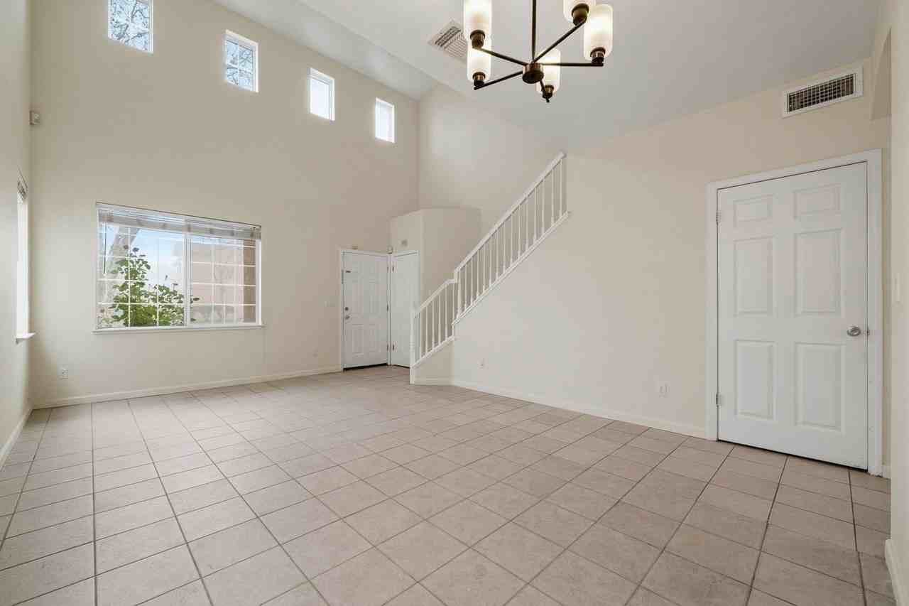 1263 Montgomery Ln - Photo 6 of 50