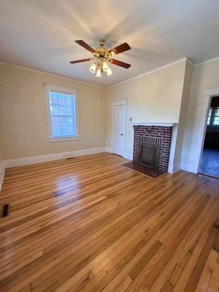 420 Bond Ave - Photo 3 of 13