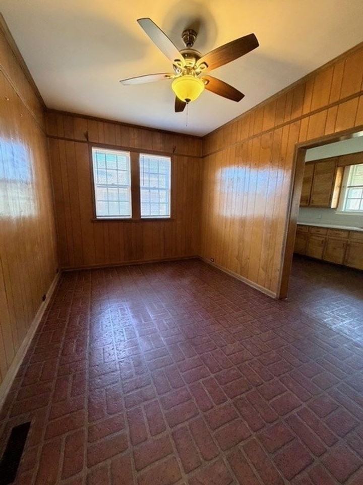 420 Bond Ave - Photo 4 of 13