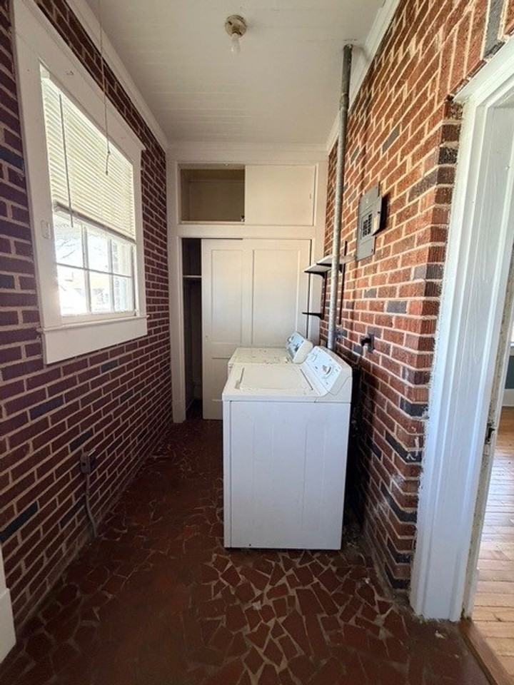 420 Bond Ave - Photo 7 of 13