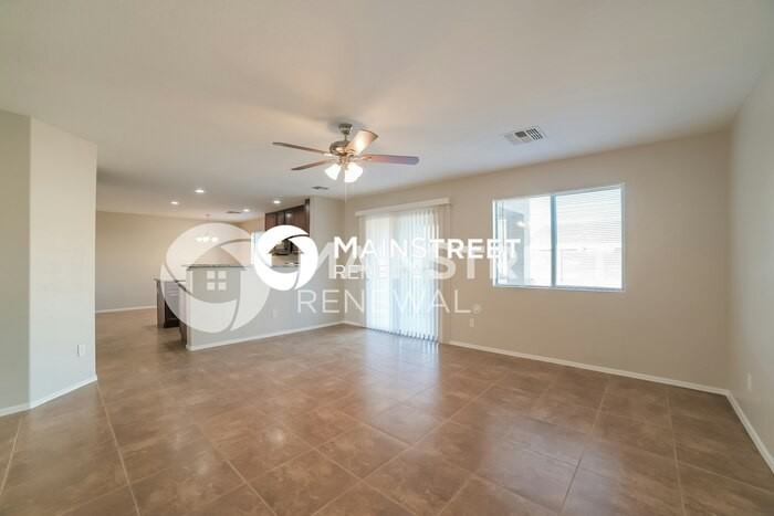 11216 W Pierson St - Photo 4 of 17