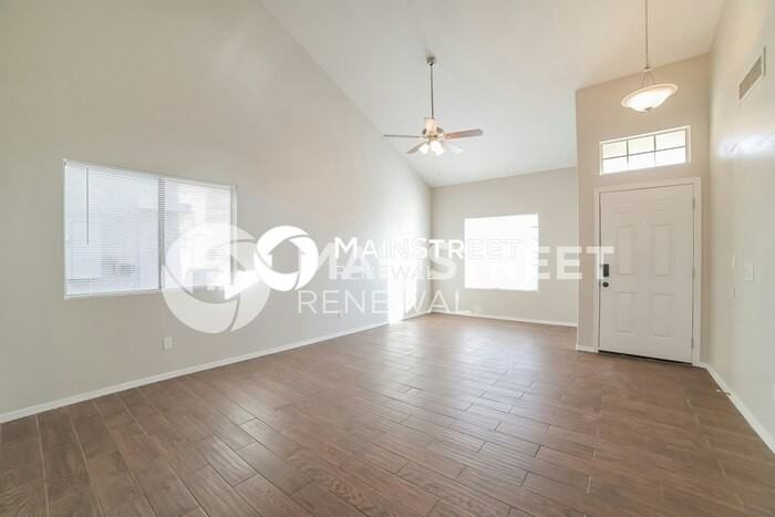 11216 W Pierson St - Photo 5 of 17