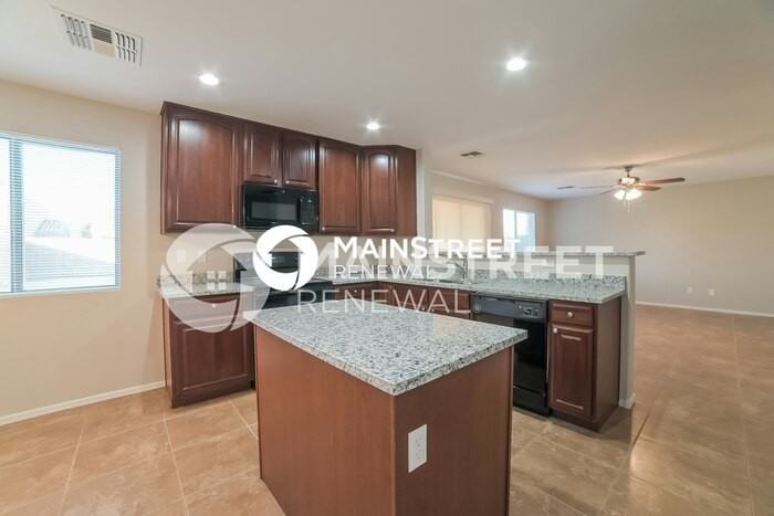 11216 W Pierson St - Photo 6 of 17