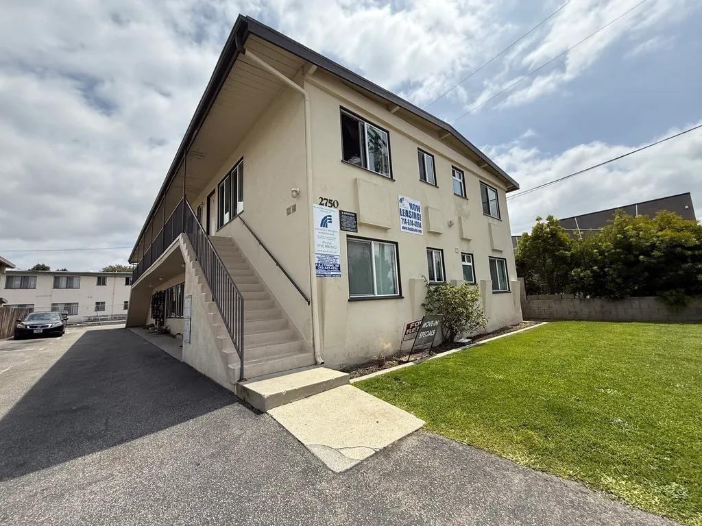 2750 ARLINGTON AVE - Photo 2 of 26