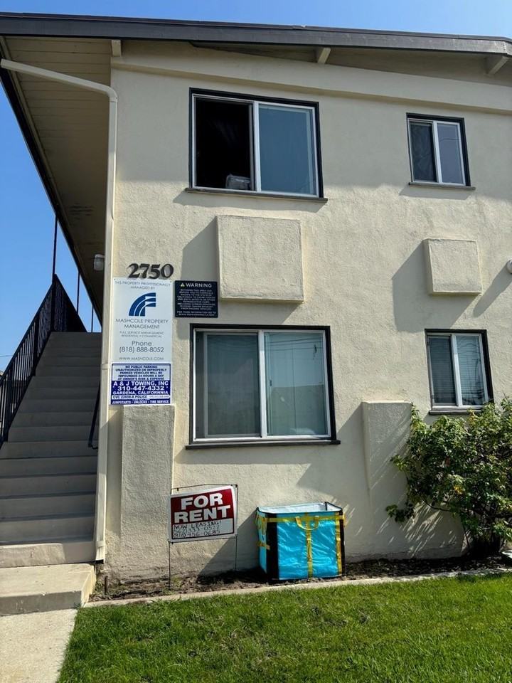 2750 ARLINGTON AVE - Photo 3 of 26