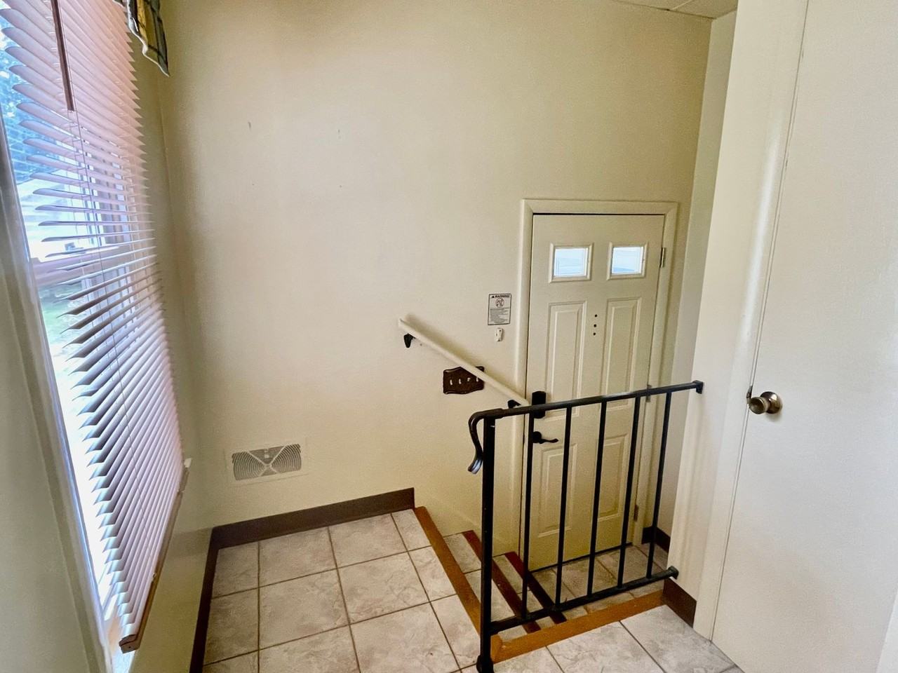 1526 Royce Ave - Photo 2 of 10