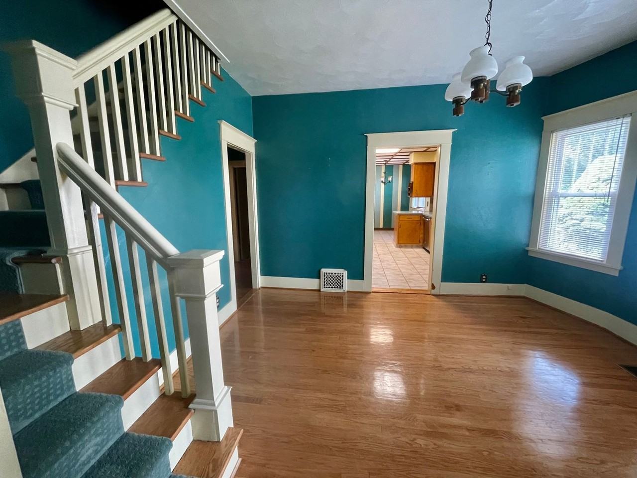 1526 Royce Ave - Photo 6 of 10