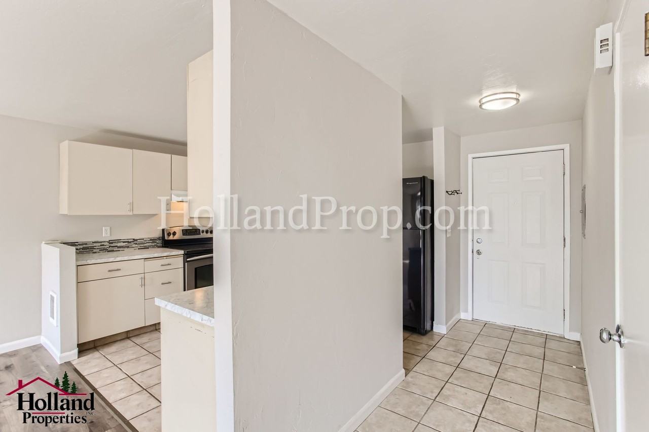 3433 Mcnary Pkwy - Photo 4 of 26