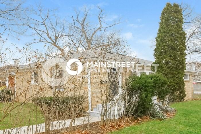 4723 N Richardt Ave - Photo 3 of 16