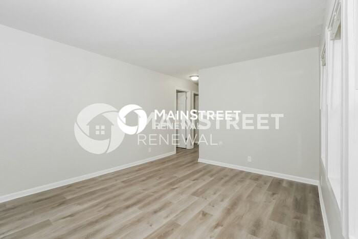 4723 N Richardt Ave - Photo 4 of 16