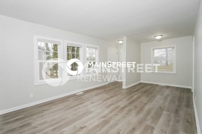 4723 N Richardt Ave - Photo 5 of 16