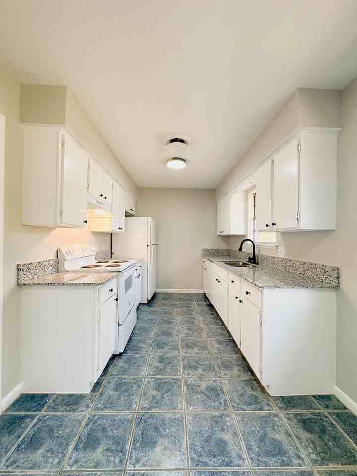 2216 S Clover Dr - Photo 7 of 50