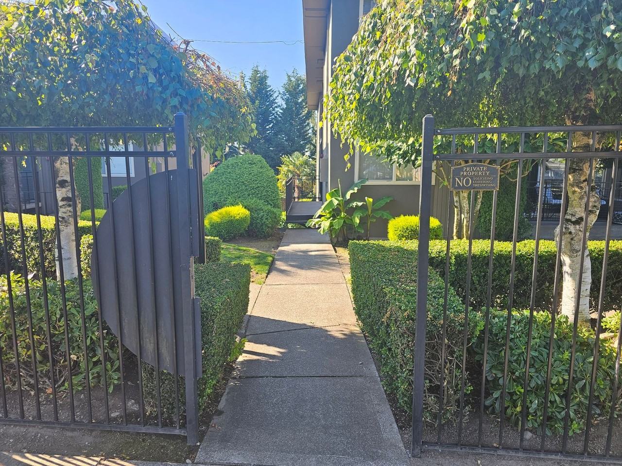 1012 S 27th St - Photo 2 of 26