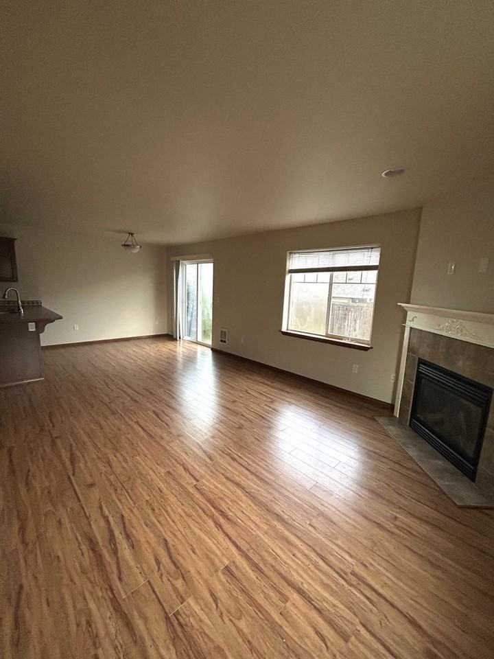 3303 182nd St Ne - Photo 5 of 18