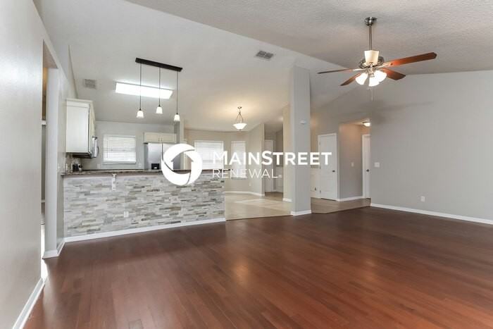 1805 Hudson Ct - Photo 4 of 16