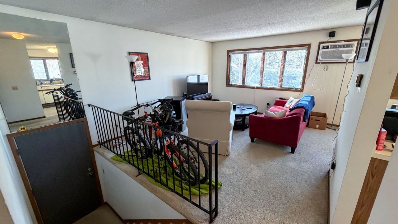 1033 21st Ave Se - Photo 2 of 14