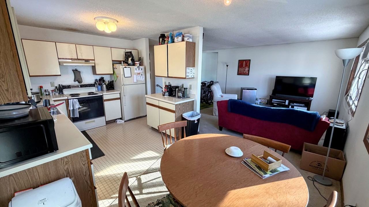 1033 21st Ave Se - Photo 7 of 14