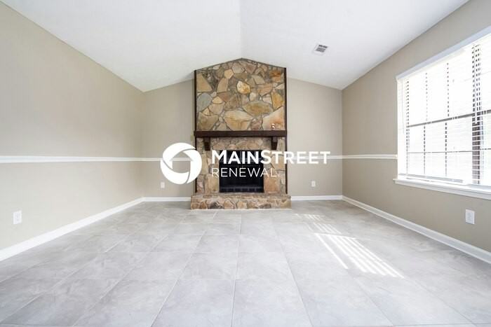 5722 Phillips Dr - Photo 3 of 15