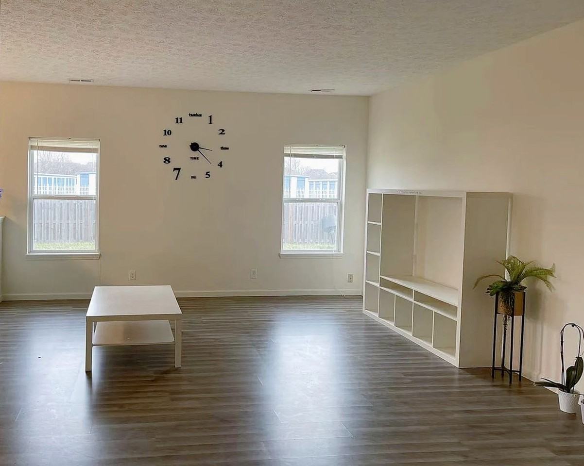 3046 Goddard Ct - Photo 3 of 9