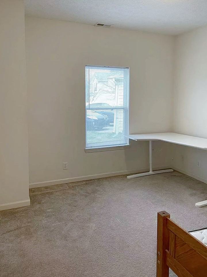 3046 Goddard Ct - Photo 5 of 9