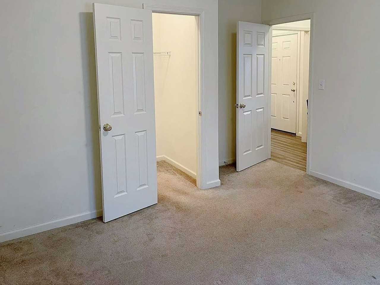 3046 Goddard Ct - Photo 6 of 9