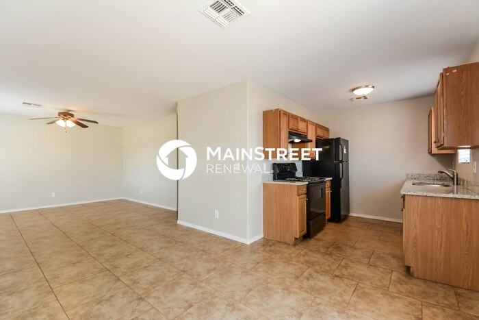 4184 E Market St - Photo 5 of 16