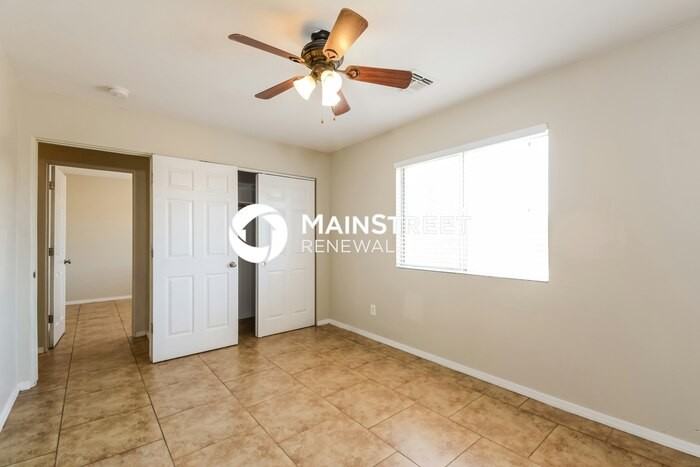 4184 E Market St - Photo 7 of 16