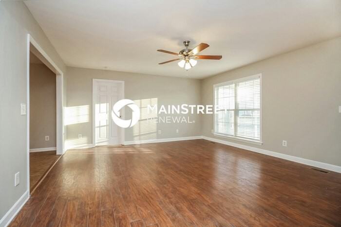 2861 Sutherland Dr - Photo 4 of 17