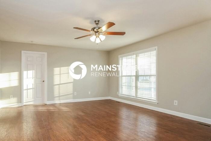 2861 Sutherland Dr - Photo 5 of 17