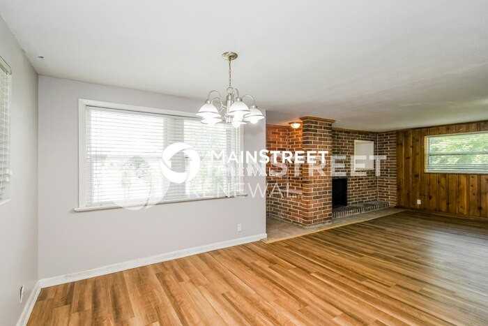 2329 Burgoyne Ct - Photo 5 of 15