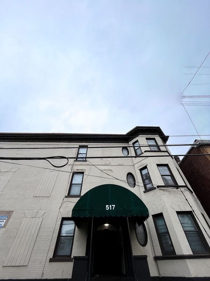 The Oak-517 Semple St - Photo 2 of 9