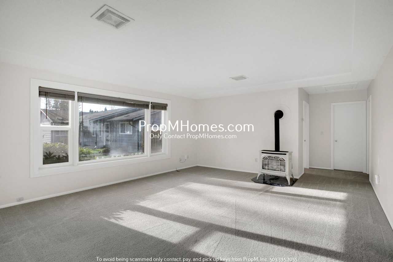 1548 1548 8th Street - NEW PROPERTY - Photo 3 of 23