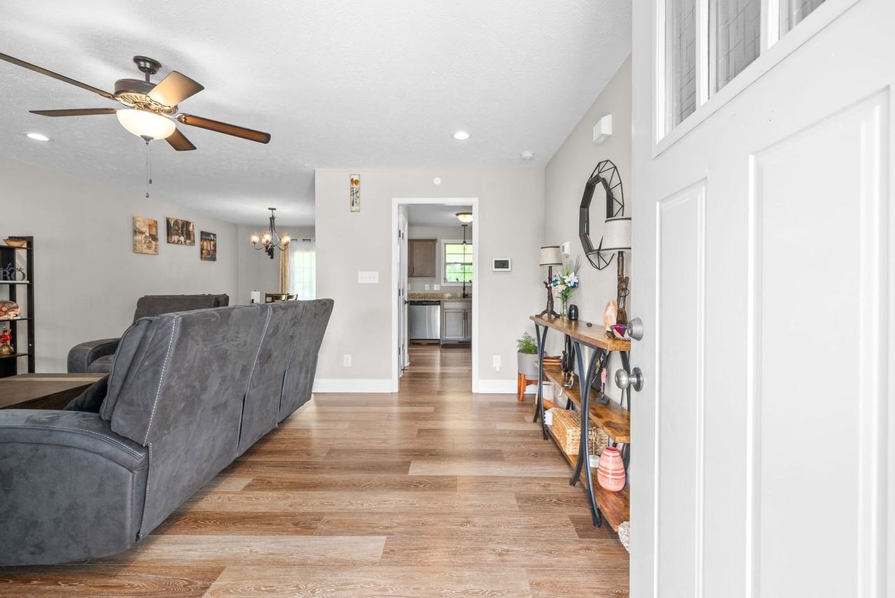 177 Bonnell Dr - Photo 4 of 26